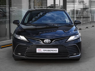 2022 Toyota Camry VIII (XV70) Рестайлинг, чёрный, 3149000 рублей, вид 2