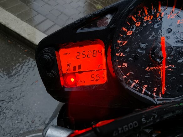 2005 Suzuki GSR 600, серебристый - вид 5