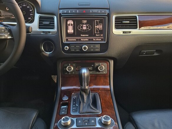 2015 Volkswagen Touareg II Рестайлинг, белый - вид 13