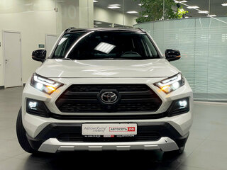 2024 Toyota RAV4 V (XA50), белый, 3850000 рублей, вид 2
