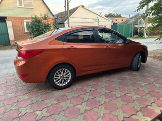 2015 Hyundai Solaris I Рестайлинг, оранжевый, 1070000 рублей, вид 2