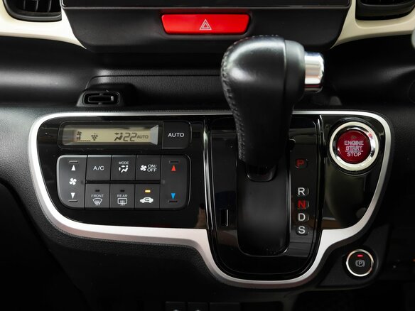 2016 Honda N-BOX Slash I, белый, 899000 рублей - вид 18