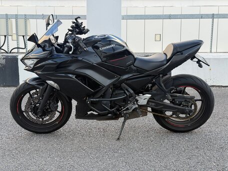 2020 Kawasaki ER-6F (Ninja 650R), чёрный, 695000 рублей, вид 2