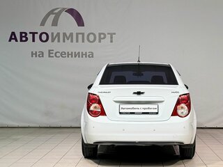 2014 Chevrolet Aveo II, белый, 600000 рублей, вид 5