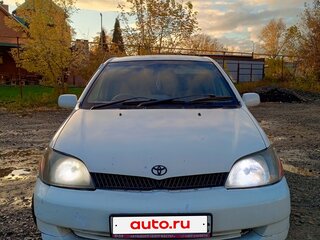 2001 Toyota Platz, белый, 195000 рублей, вид 2