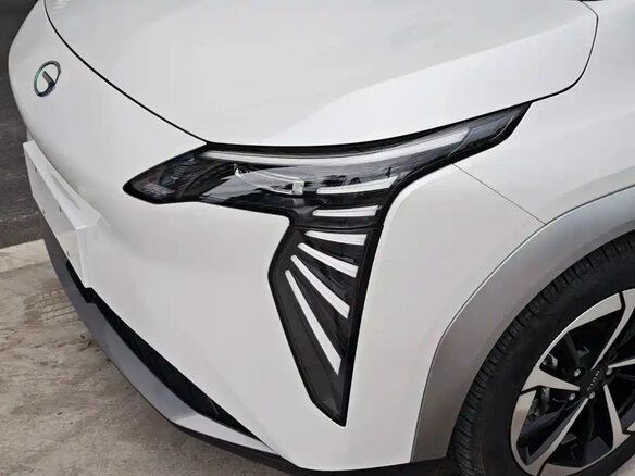2026 Aion Y Plus 58.9 kWh, белый - вид 12