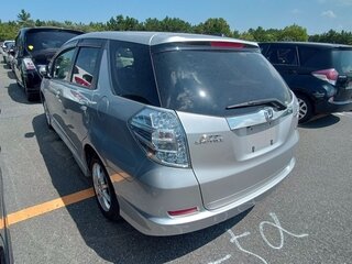 2015 Honda Fit Shuttle I Рестайлинг, серебристый, 692000 рублей, вид 3