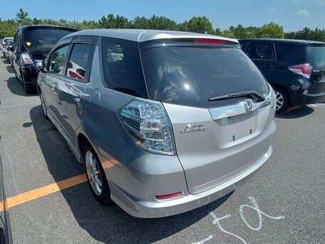 2015 Honda Fit Shuttle I Рестайлинг, серебристый, 692000 рублей, вид 3