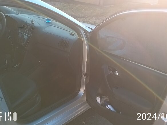 2010 Volkswagen Polo V, серебристый, 360000 рублей - вид 20