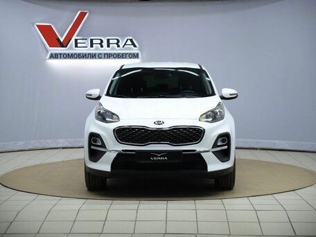 2020 Kia Sportage IV Рестайлинг, белый, 1890000 рублей, вид 2
