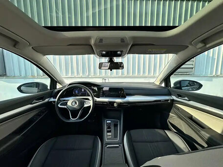 2022 Volkswagen Golf VIII, серый, 1650000 рублей, вид 5