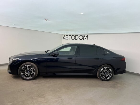 2025 BMW 5 серии Long 530Li xDrive VIII (G60/G61/G68), чёрный, 8400000 рублей - вид 1