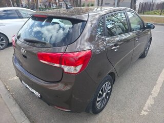 2017 Kia Rio III Рестайлинг, коричневый, 1150000 рублей, вид 4