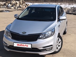 2015 Kia Rio III Рестайлинг, серебристый, 1240000 рублей, вид 3
