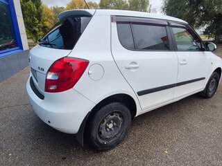 2014 Skoda Fabia II Рестайлинг, белый, 810000 рублей, вид 2