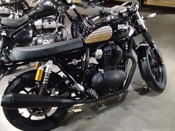 2026 Royal Enfield Interceptor, чёрный, 703000 рублей