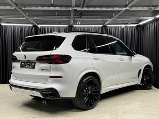 2024 BMW X5 M60i IV (G05/G18) Рестайлинг, белый, 15650000 рублей, вид 4