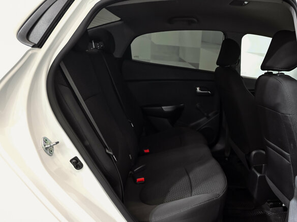 2016 Kia Rio III Рестайлинг, белый, 1000000 рублей - вид 18