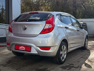 2013 Hyundai Solaris I, серебристый, 779000 рублей, вид 3