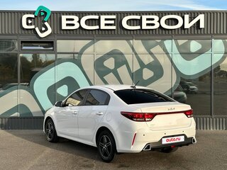 2021 Kia Rio IV Рестайлинг, белый, 1485000 рублей, вид 3