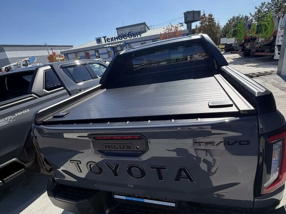 2026 Toyota Hilux, серый, 7900000 рублей - вид 6