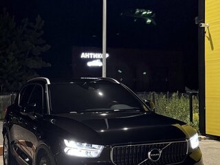 2018 Volvo XC40 I, чёрный, 3300000 рублей, вид 3