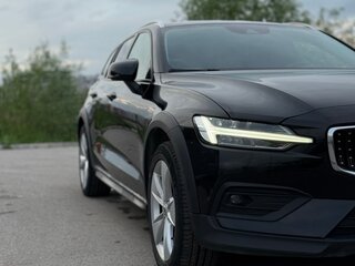 2019 Volvo V60 Cross Country II, чёрный, 3399000 рублей, вид 4