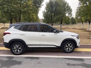 2022 Kia KX3, белый, 1650000 рублей, вид 4