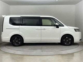 2023 Honda Stepwgn Spada VI, белый, 2580000 рублей, вид 3