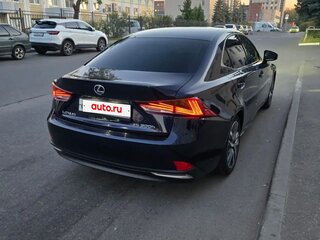 2018 Lexus IS 300h III Рестайлинг, синий, 2780000 рублей, вид 3