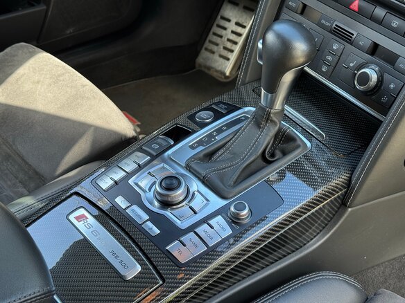 2010 Audi RS 6 II (C6), серый, 3650000 рублей - вид 9