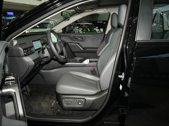 2026 Toyota RAV4 VI (XA60), чёрный, 3995000 рублей - вид 7