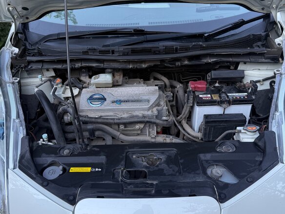 2012 Nissan Leaf (EM61) I (ZE0/AZE0), белый, 950000 рублей - вид 24