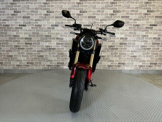 2022 Honda CB 650R, красный, 1068000 рублей, вид 5