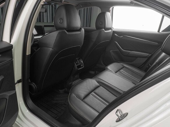 2022 Skoda Octavia IV (A8), белый, 2329000 рублей - вид 11