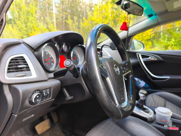 2013 Opel Astra GTC J Рестайлинг, голубой, 480000 рублей - вид 8