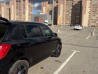 2013 Skoda Fabia II Рестайлинг, чёрный, 560000 рублей, вид 2