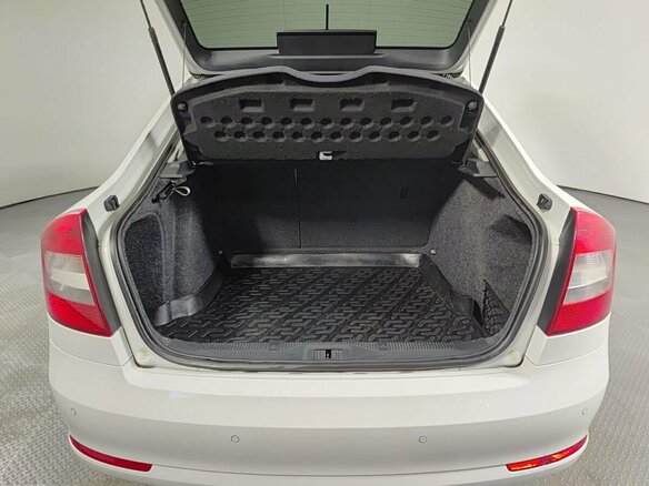 2013 Skoda Octavia II (A5) Рестайлинг, белый - вид 9