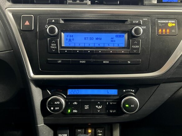 2013 Toyota Auris II, белый - вид 13