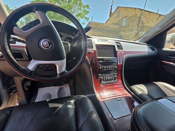 2011 Cadillac Escalade III, серебристый, 1900050 рублей - вид 9
