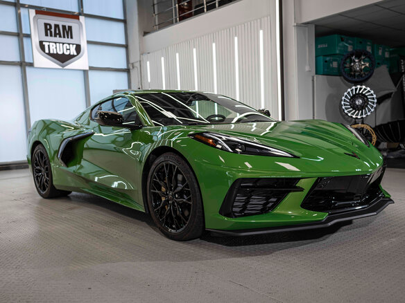 2026 Chevrolet Corvette Stingray C8, зелёный, 15627588 рублей - вид 2