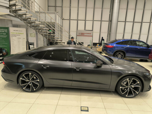 2020 Audi A7 55 TFSI e II (4K), серый, 4250000 рублей - вид 3