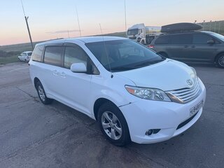 2011 Toyota Sienna III, белый, 2050000 рублей, вид 3