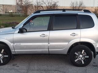 2011 Chevrolet Niva I Рестайлинг, серебристый, 800000 рублей, вид 5