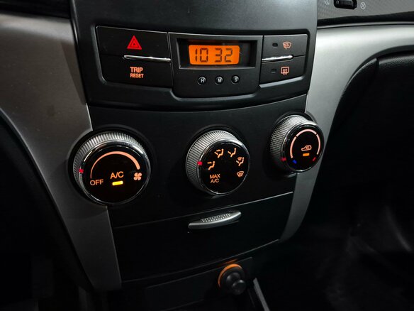 2012 SsangYong Actyon II, оранжевый - вид 17
