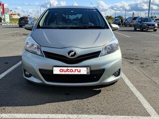 2013 Toyota Vitz III (XP130), серый, 890000 рублей, вид 1