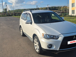 2011 Mitsubishi Outlander II Рестайлинг, белый, 1450000 рублей, вид 3