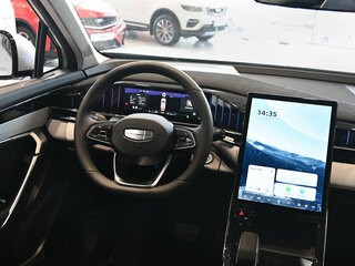2026 Geely Atlas II, серебристый, 3449990 рублей, вид 2