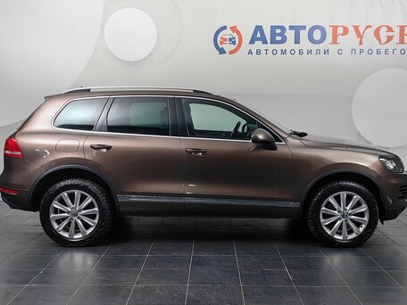 2012 Volkswagen Touareg II, коричневый, 2155000 рублей, вид 5