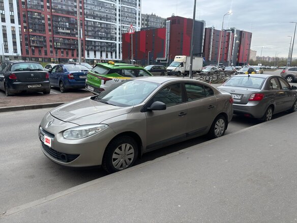 2011 Renault Fluence I, бежевый, 475000 рублей